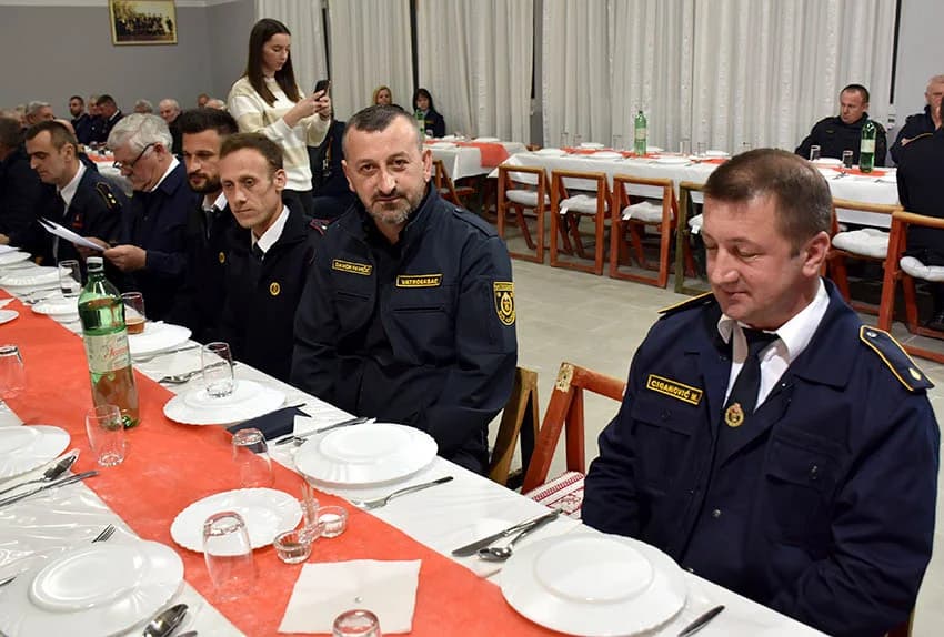 Spomenice za 40 godina u vatrogastvu primili Dubravko Tomašević, te Slavko i Drago Bartolović
