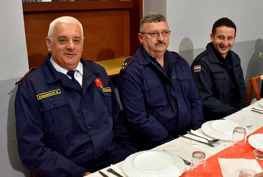 Spomenice za 40 godina u vatrogastvu primili Dubravko Tomašević, te Slavko i Drago Bartolović
