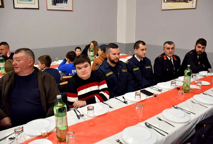 Spomenice za 40 godina u vatrogastvu primili Dubravko Tomašević, te Slavko i Drago Bartolović