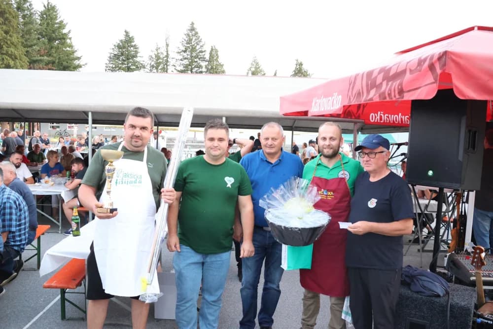 [FOTOGALERIJA] Velički ribiči skuhali najbolji fiš na tradicionalnoj Fišijadi u Jakšiću
