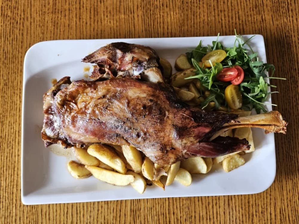 Teleća i janjeća koljenica novi gastro specijalitet u ponudi restorana Schön blick