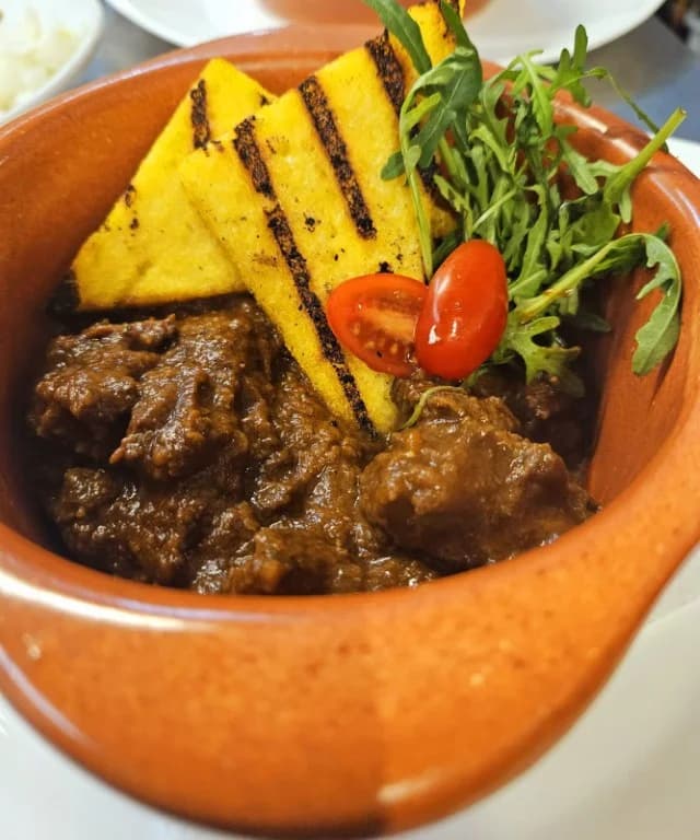 Teleća i janjeća koljenica novi gastro specijalitet u ponudi restorana Schön blick