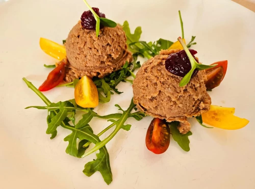 Teleća i janjeća koljenica novi gastro specijalitet u ponudi restorana Schön blick