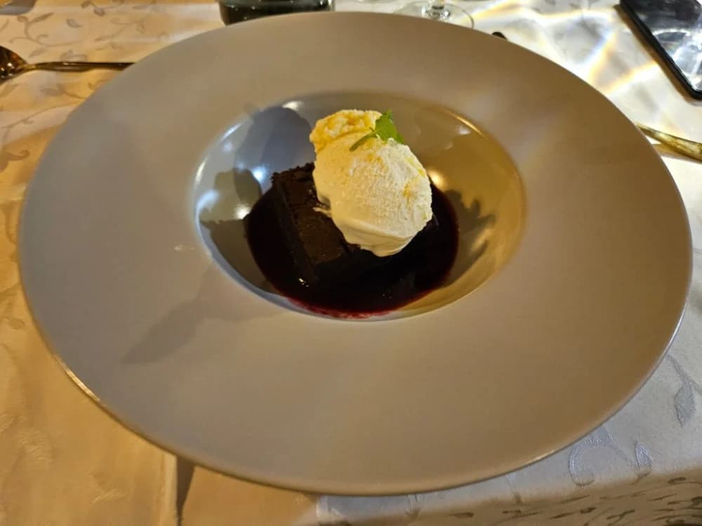 Teleća i janjeća koljenica novi gastro specijalitet u ponudi restorana Schön blick
