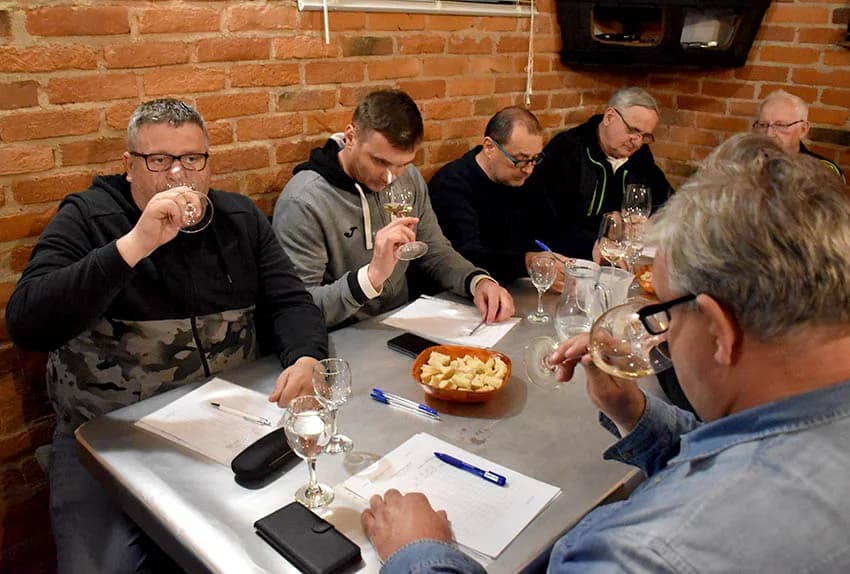 ZIMSKA ŠKOLA UDRUGE “ VINO-KAP“ IZ KAPTOLA: Ocjenjene mane i vrline 18 vrsta vina