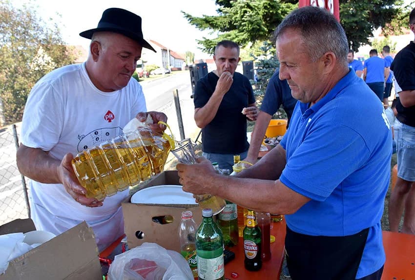 [FOTOGALERIJA] Velički ribiči skuhali najbolji fiš na tradicionalnoj Fišijadi u Jakšiću