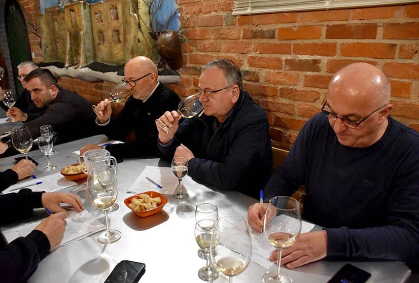 ZIMSKA ŠKOLA UDRUGE “ VINO-KAP“ IZ KAPTOLA: Ocjenjene mane i vrline 18 vrsta vina