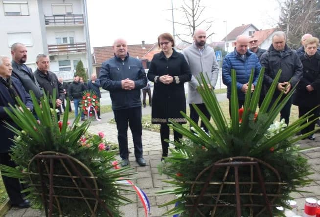 Polaganjem vijenaca i paljenjem svijeća odana počast poginulim hrvatskim braniteljima s pleterničkog područja