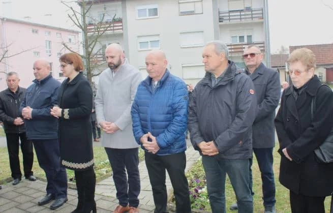Polaganjem vijenaca i paljenjem svijeća odana počast poginulim hrvatskim braniteljima s pleterničkog područja
