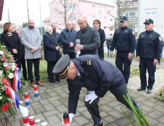 Polaganjem vijenaca i paljenjem svijeća odana počast poginulim hrvatskim braniteljima s pleterničkog područja