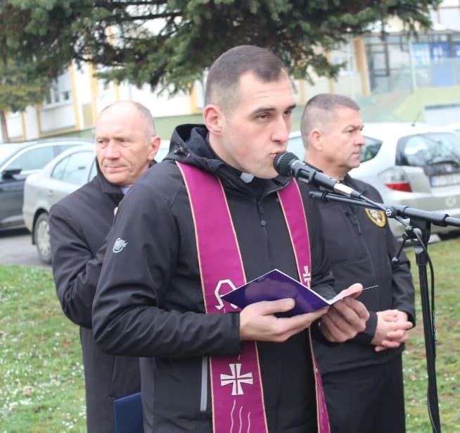 Polaganjem vijenaca i paljenjem svijeća odana počast poginulim hrvatskim braniteljima s pleterničkog područja
