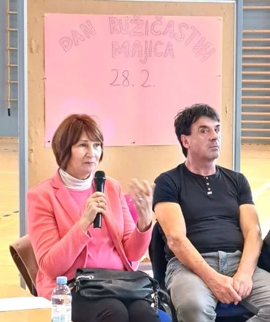Okruglim stolom obilježili Dan ružičastih majica