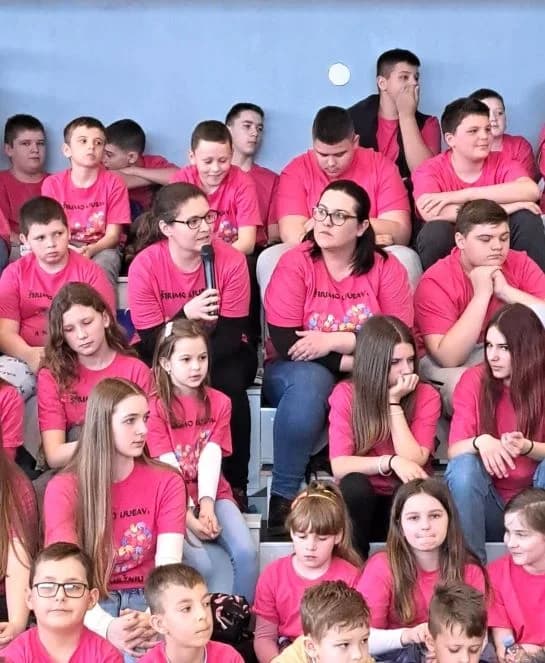 Okruglim stolom obilježili Dan ružičastih majica