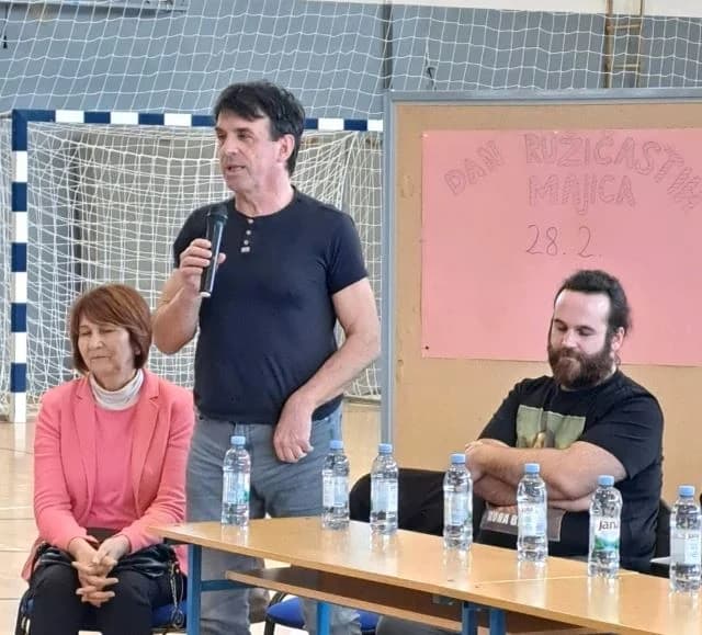 Okruglim stolom obilježili Dan ružičastih majica