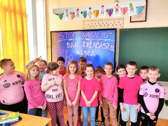 Okruglim stolom obilježili Dan ružičastih majica