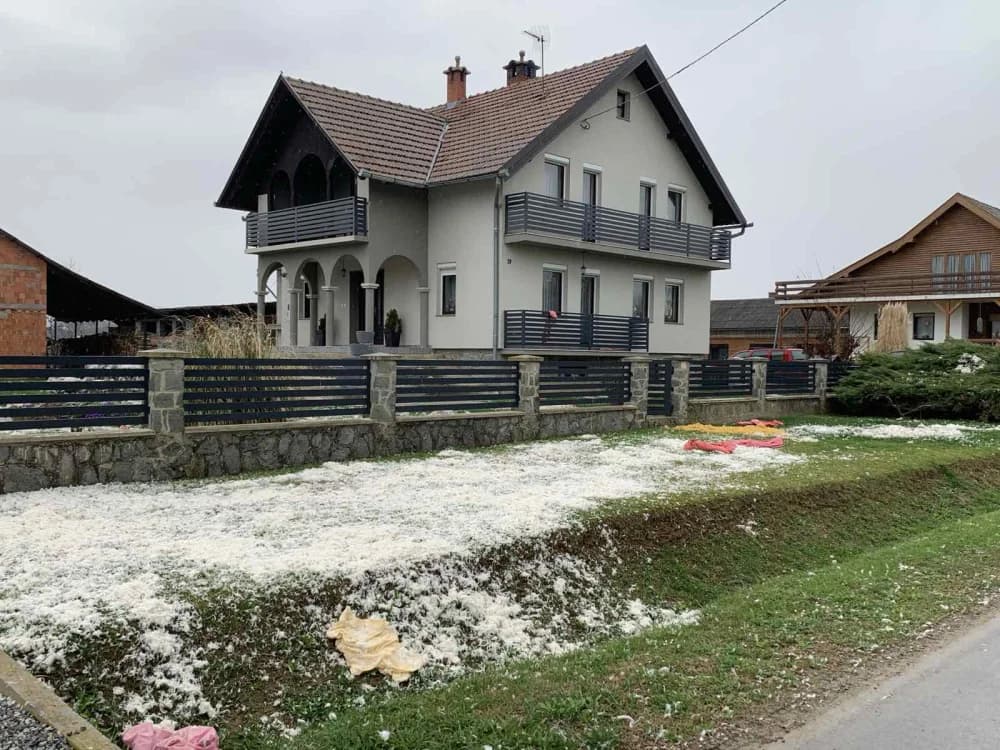 VESELJE U KRIVAJU: Uz dvorište pokriveno perjem Kelečići rođenje unuka Lovre proslavili okupljanjem rodbine i prijatelja!