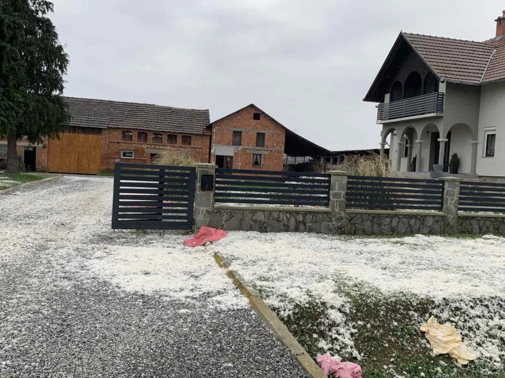 VESELJE U KRIVAJU: Uz dvorište pokriveno perjem Kelečići rođenje unuka Lovre proslavili okupljanjem rodbine i prijatelja!