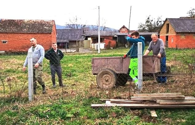 Akcija čišćenja terena  iza bivše općinske zgrade u Ruševu