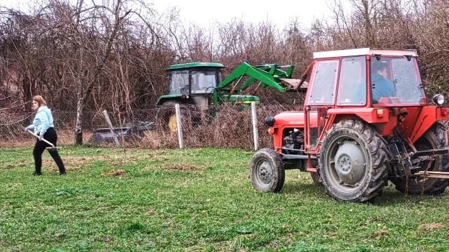 Akcija čišćenja terena  iza bivše općinske zgrade u Ruševu