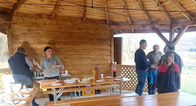 Akcija čišćenja terena  iza bivše općinske zgrade u Ruševu