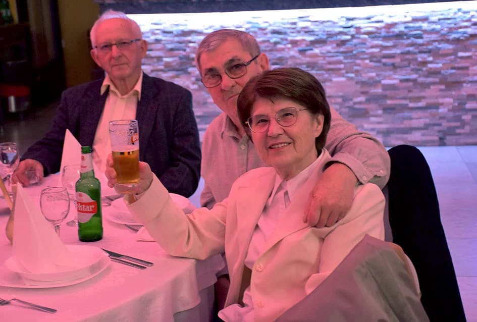 “NOĆ SEVDAHA I NARODNE MUZIKE” U SVEČANOJ DVORANI AVIA: Posjetitellji pjevali i plesali uz Ivana Jelića