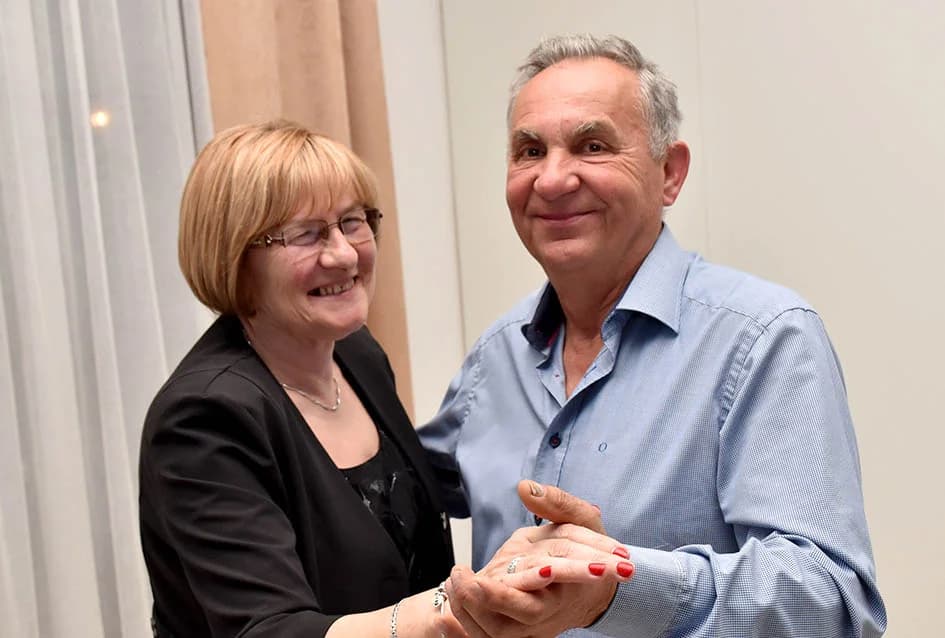 “NOĆ SEVDAHA I NARODNE MUZIKE” U SVEČANOJ DVORANI AVIA: Posjetitellji pjevali i plesali uz Ivana Jelića