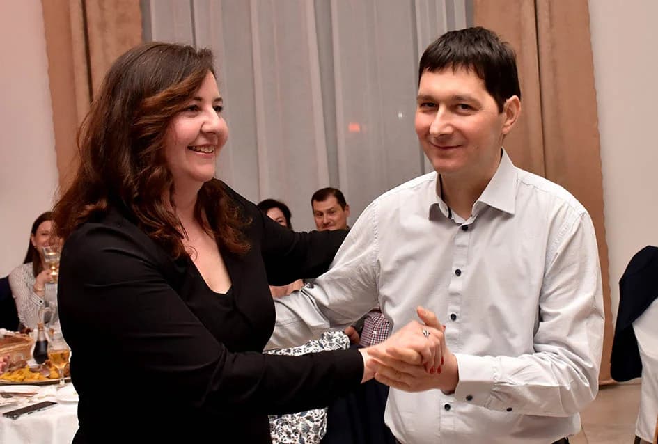 “NOĆ SEVDAHA I NARODNE MUZIKE” U SVEČANOJ DVORANI AVIA: Posjetitellji pjevali i plesali uz Ivana Jelića