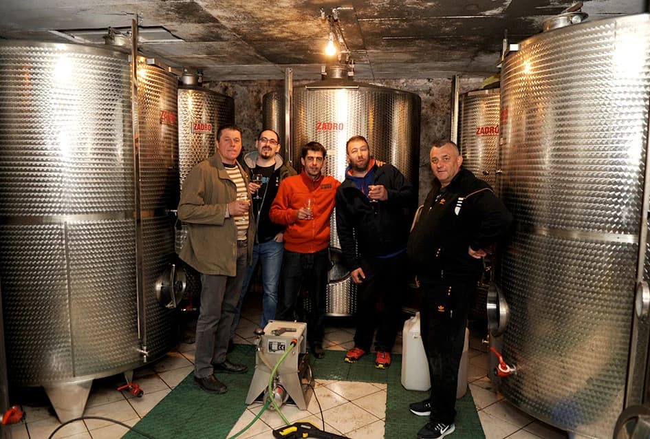 VINOGRADAR DINKO VOJAK IZ POŽEGE: Obitelj uključena u proizvodnju