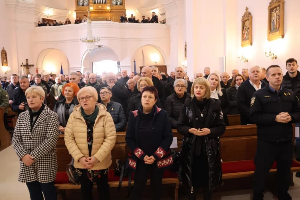 (FOTOGALERIJA) Obilježavajući 33. obljetnicu od početka Domovinskog rata u RH grad Pakrac je bio Hrvatska u malom