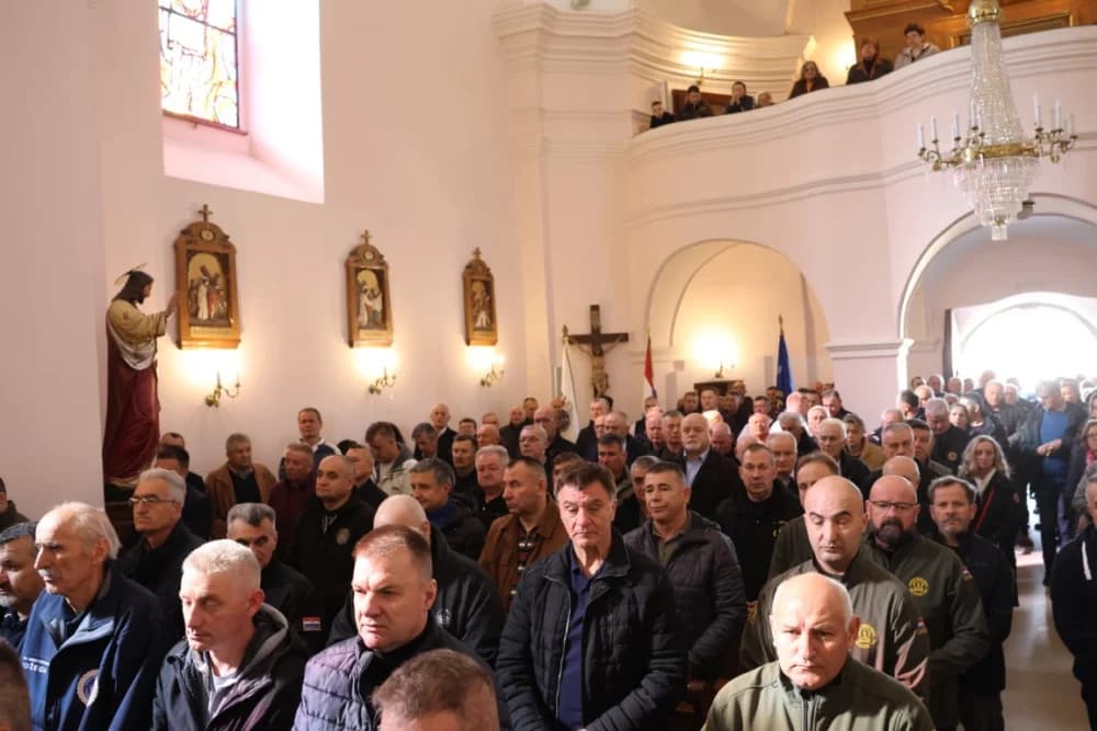 (FOTOGALERIJA) Obilježavajući 33. obljetnicu od početka Domovinskog rata u RH grad Pakrac je bio Hrvatska u malom