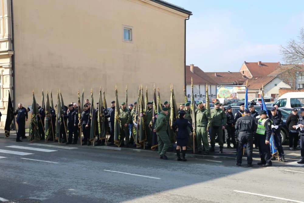 (FOTOGALERIJA) Obilježavajući 33. obljetnicu od početka Domovinskog rata u RH grad Pakrac je bio Hrvatska u malom