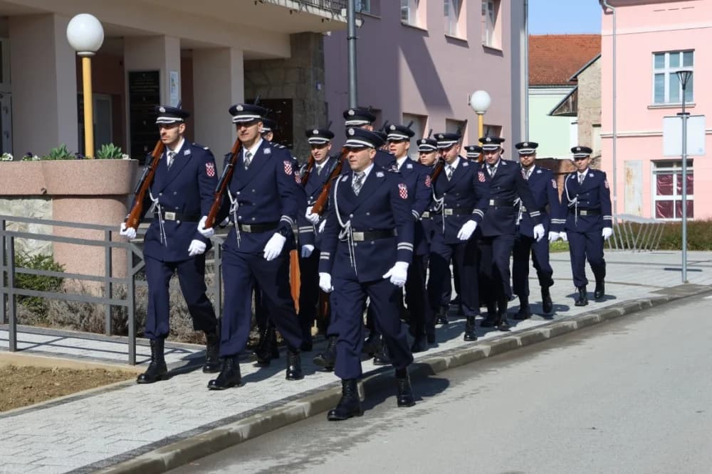 (FOTOGALERIJA) Obilježavajući 33. obljetnicu od početka Domovinskog rata u RH grad Pakrac je bio Hrvatska u malom