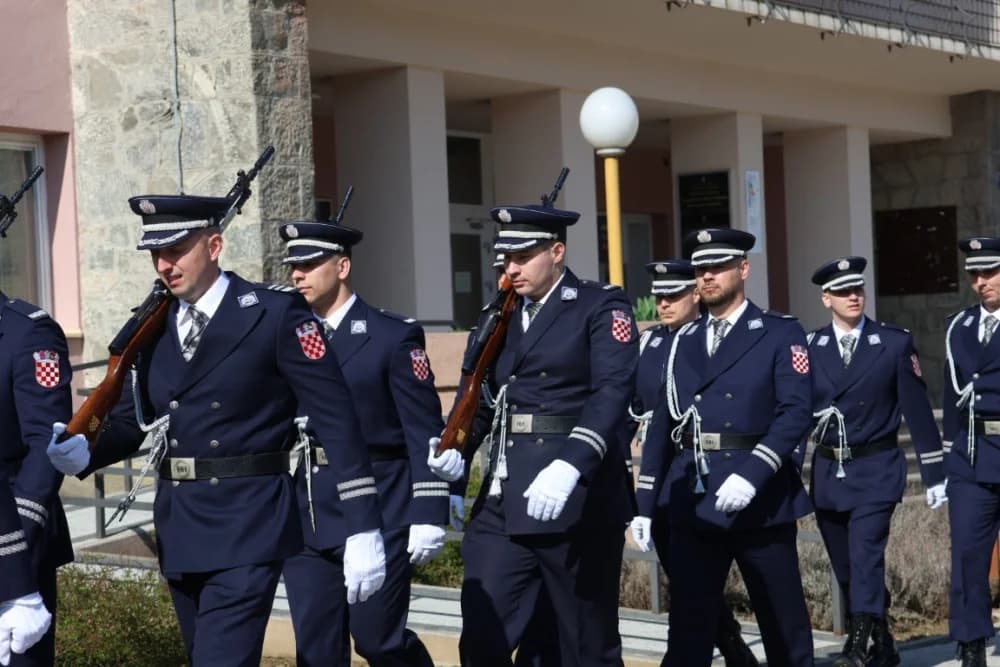 (FOTOGALERIJA) Obilježavajući 33. obljetnicu od početka Domovinskog rata u RH grad Pakrac je bio Hrvatska u malom