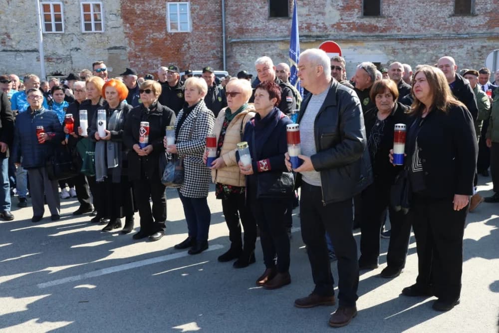 (FOTOGALERIJA) Obilježavajući 33. obljetnicu od početka Domovinskog rata u RH grad Pakrac je bio Hrvatska u malom