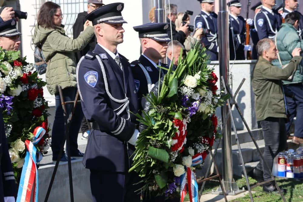 (FOTOGALERIJA) Obilježavajući 33. obljetnicu od početka Domovinskog rata u RH grad Pakrac je bio Hrvatska u malom