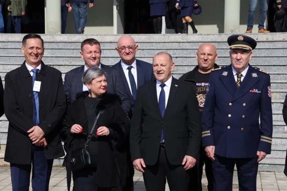 (FOTOGALERIJA) Obilježavajući 33. obljetnicu od početka Domovinskog rata u RH grad Pakrac je bio Hrvatska u malom