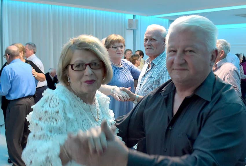 Uz pjesmu i ples do iza ponoći