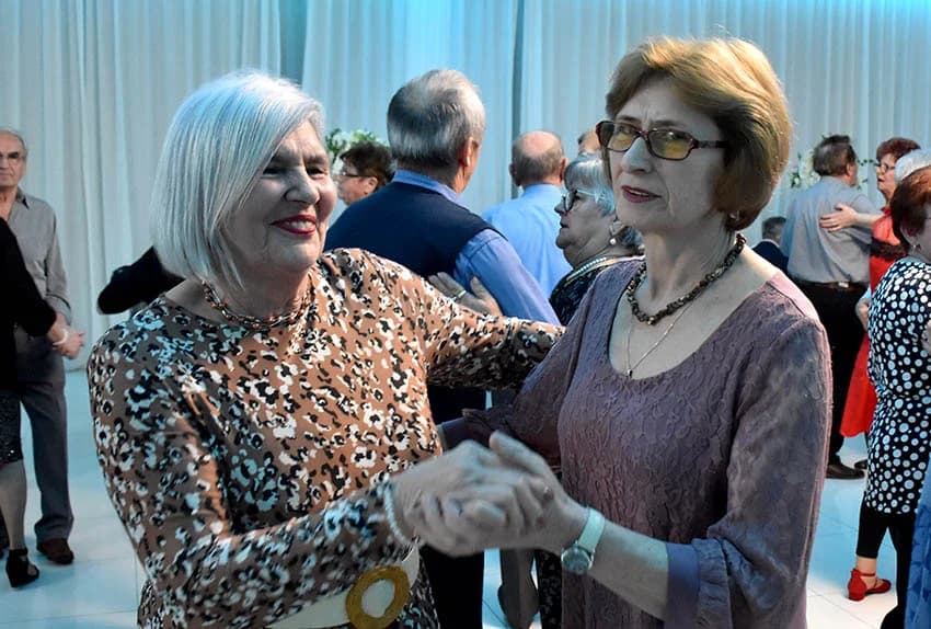 Uz pjesmu i ples do iza ponoći