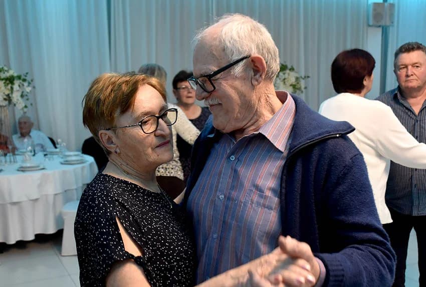 Uz pjesmu i ples do iza ponoći