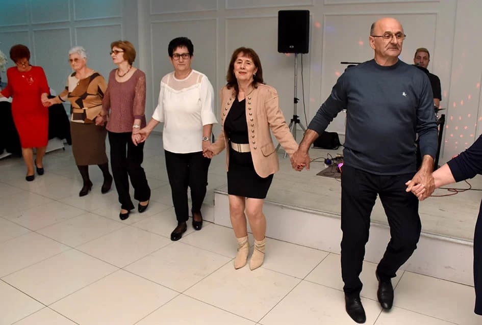 Uz pjesmu i ples do iza ponoći