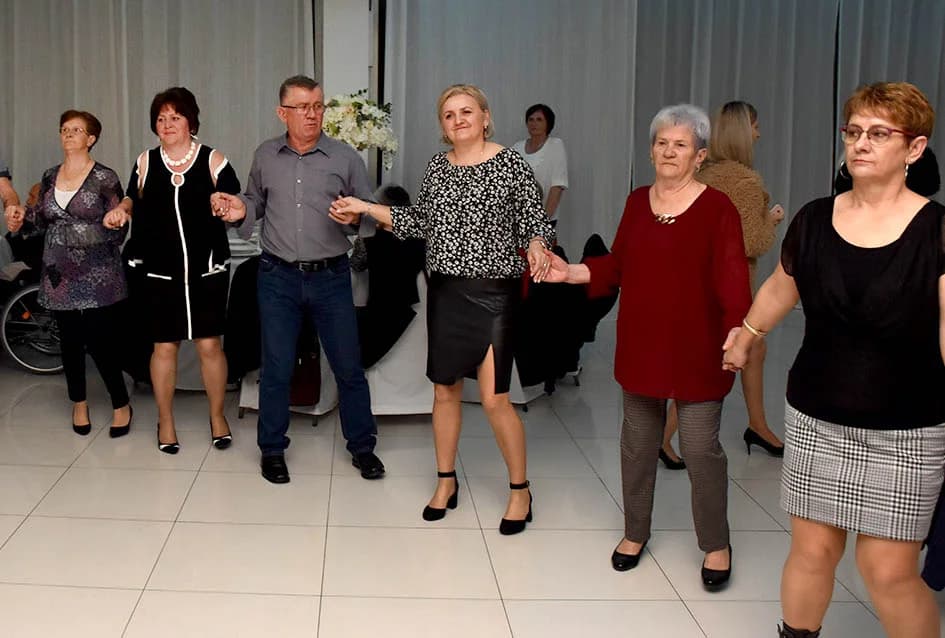 Uz pjesmu i ples do iza ponoći