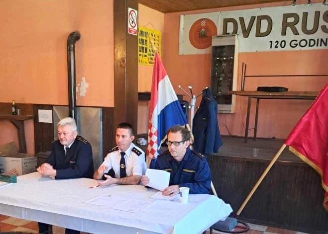 Na Godišnjoj skupštini ruševačkih vatrogasaca zaslužnima uručene vatrogasne plamenice i diplome