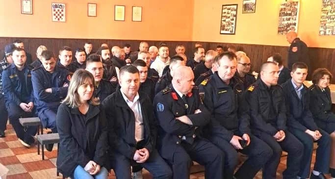 Na Godišnjoj skupštini ruševačkih vatrogasaca zaslužnima uručene vatrogasne plamenice i diplome