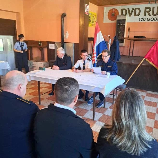 Na Godišnjoj skupštini ruševačkih vatrogasaca zaslužnima uručene vatrogasne plamenice i diplome