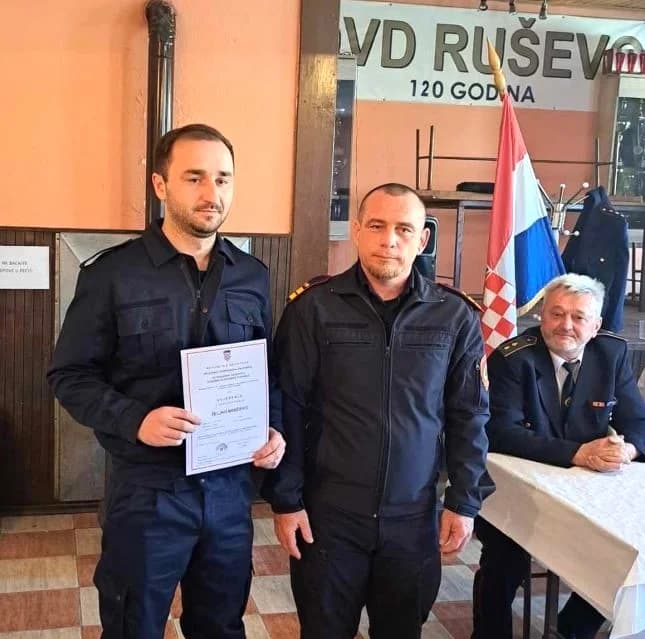 Na Godišnjoj skupštini ruševačkih vatrogasaca zaslužnima uručene vatrogasne plamenice i diplome