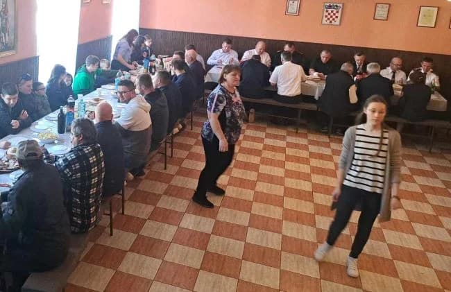 Na Godišnjoj skupštini ruševačkih vatrogasaca zaslužnima uručene vatrogasne plamenice i diplome