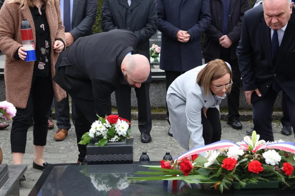 /FOTO/ Obilježavanje 34. obljetnice osnutka HDZ-a na području Požeško- slavonske županije