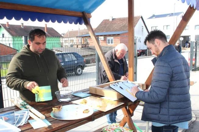 GRADSKA TRŽNICA U PLETERNICI Najbolja pita Sandija Liščevića iz Sulkovaca, ocjenom posjetitelja pobjednica Anđa Bošnjak iz Srednjeg Sela