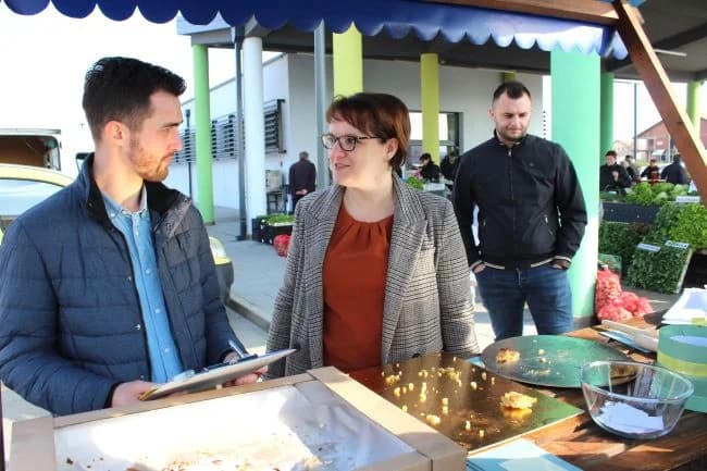 GRADSKA TRŽNICA U PLETERNICI Najbolja pita Sandija Liščevića iz Sulkovaca, ocjenom posjetitelja pobjednica Anđa Bošnjak iz Srednjeg Sela