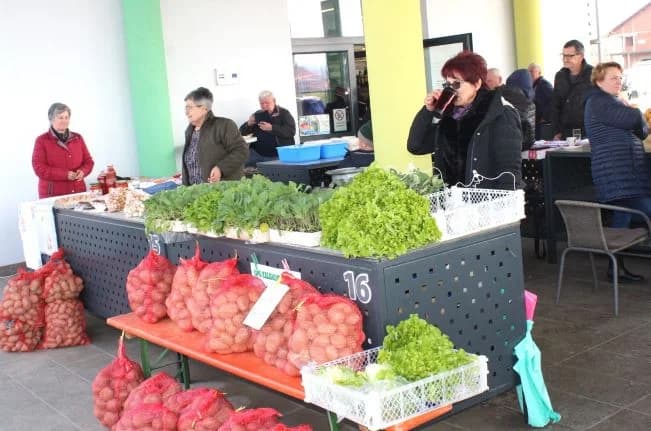 GRADSKA TRŽNICA U PLETERNICI Najbolja pita Sandija Liščevića iz Sulkovaca, ocjenom posjetitelja pobjednica Anđa Bošnjak iz Srednjeg Sela